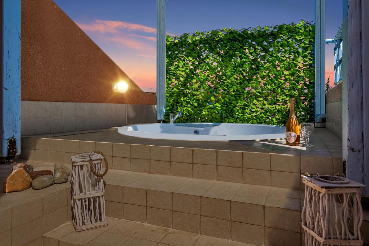 Antonia'S Palace Rooftop Jacuzzi Stunning View Paphos Exterior photo
