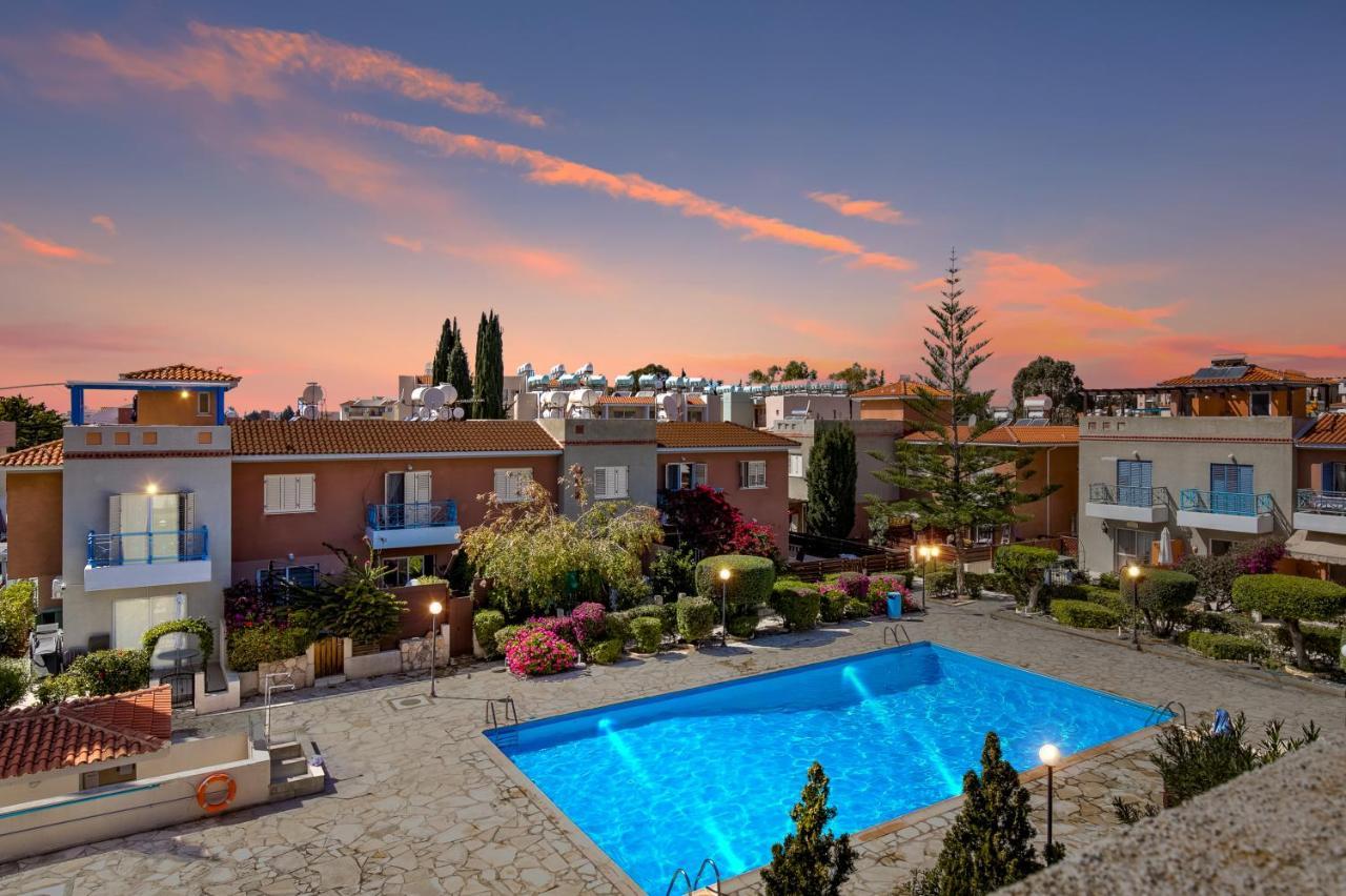 Antonia'S Palace Rooftop Jacuzzi Stunning View Paphos Exterior photo